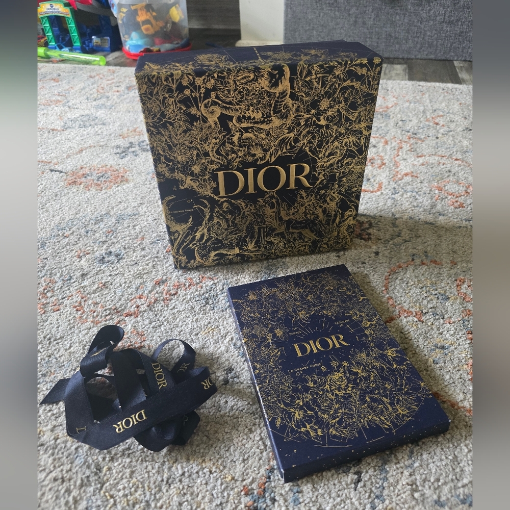 NEW Dior Constellation Notebook Gift Bundle! - Picture 9 of 10